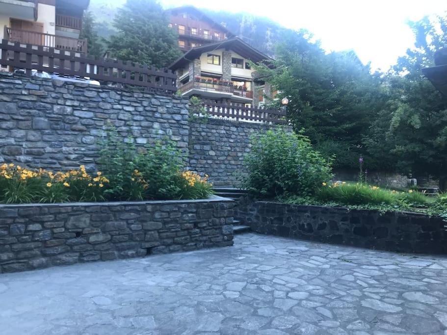 Spaziosa Taverna Accanto Alle Piste Da Sci Villa Courmayeur Exterior photo